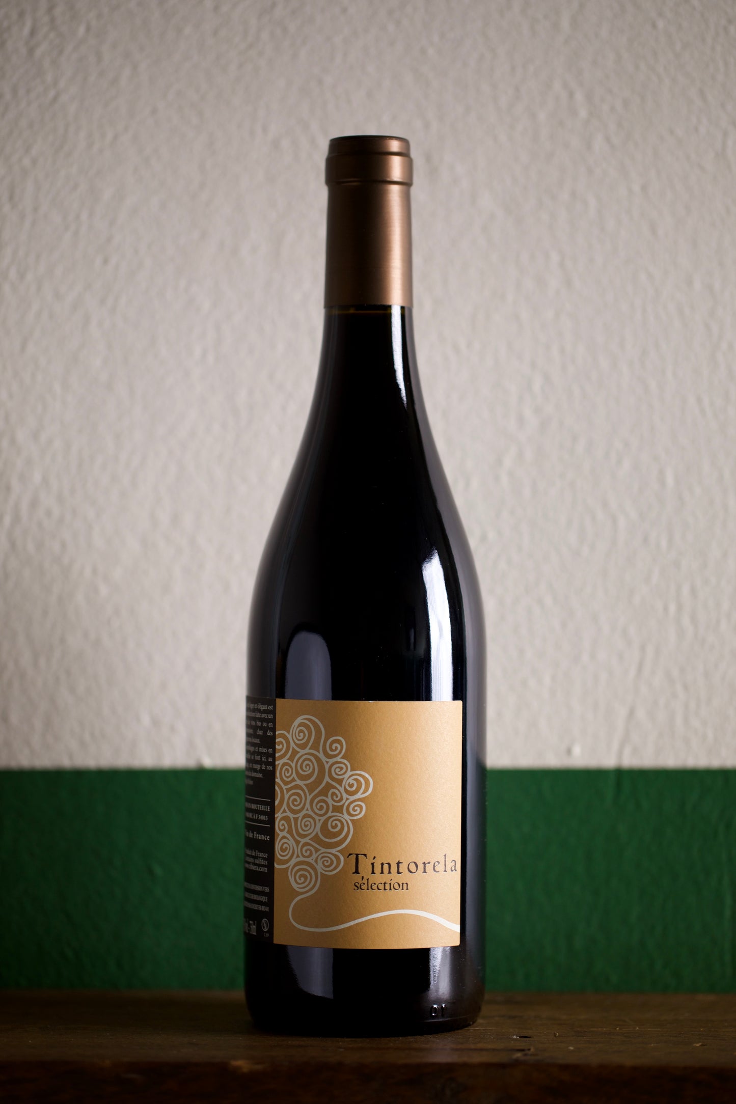 Bottle of Domaine Ribiera red wine from Languedoc, made from Grenache, Cinsault, and Syrah. Juicy, aromatic, dry, and organically grown with minimal sulphur.