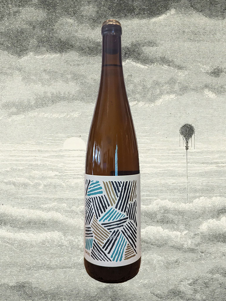 A bottle of Matthias Warnung 'Espere' Grüner Veltliner 2022 from Kamptal, Austria