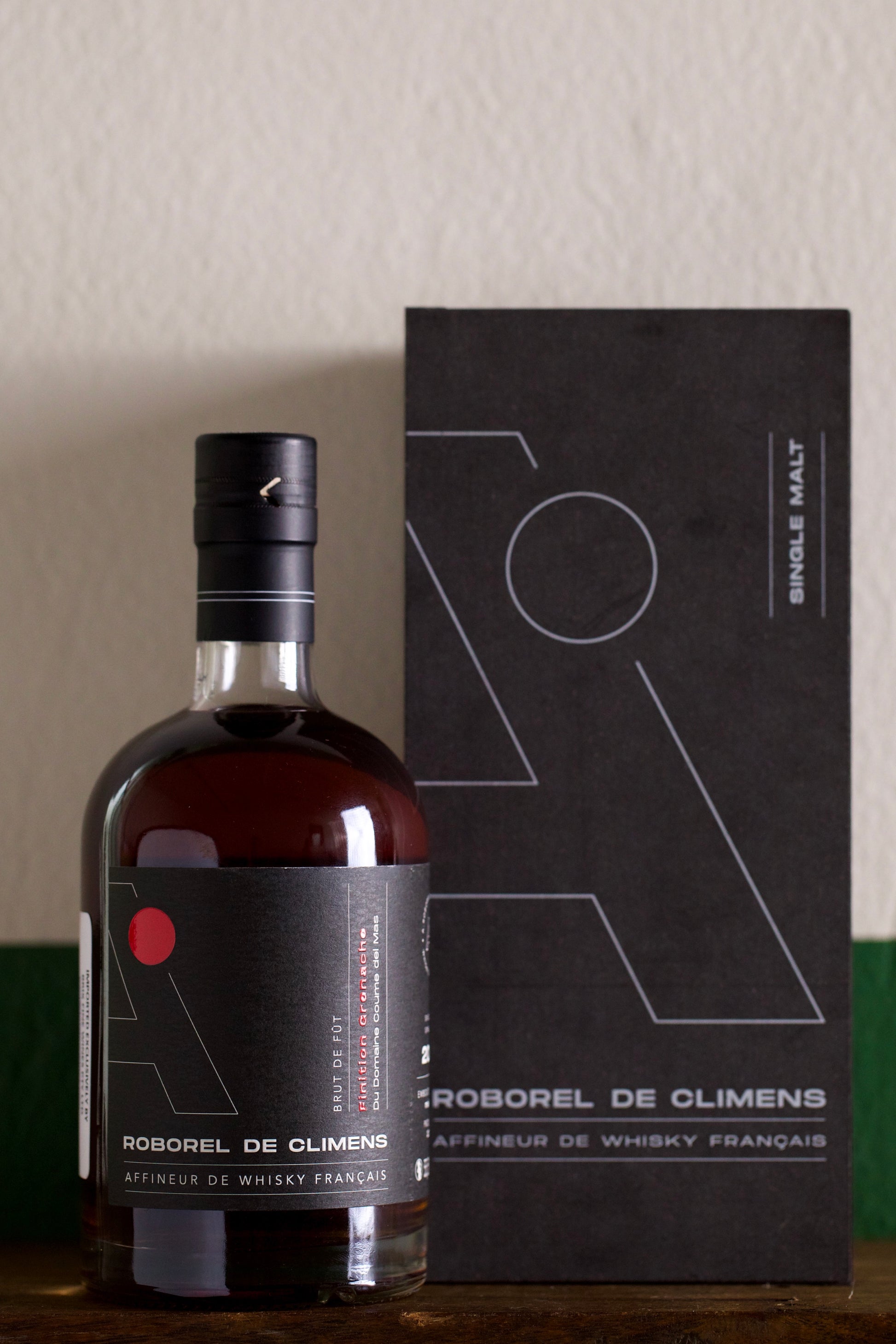 Bottle of Roborel de Climens 'Grenache u Domaine Coume del Mas Whisky' next to its box